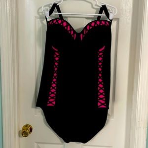 NWOT Torrid Size 4 Swimsuit. Hot Fluorescent Pink & Black Design